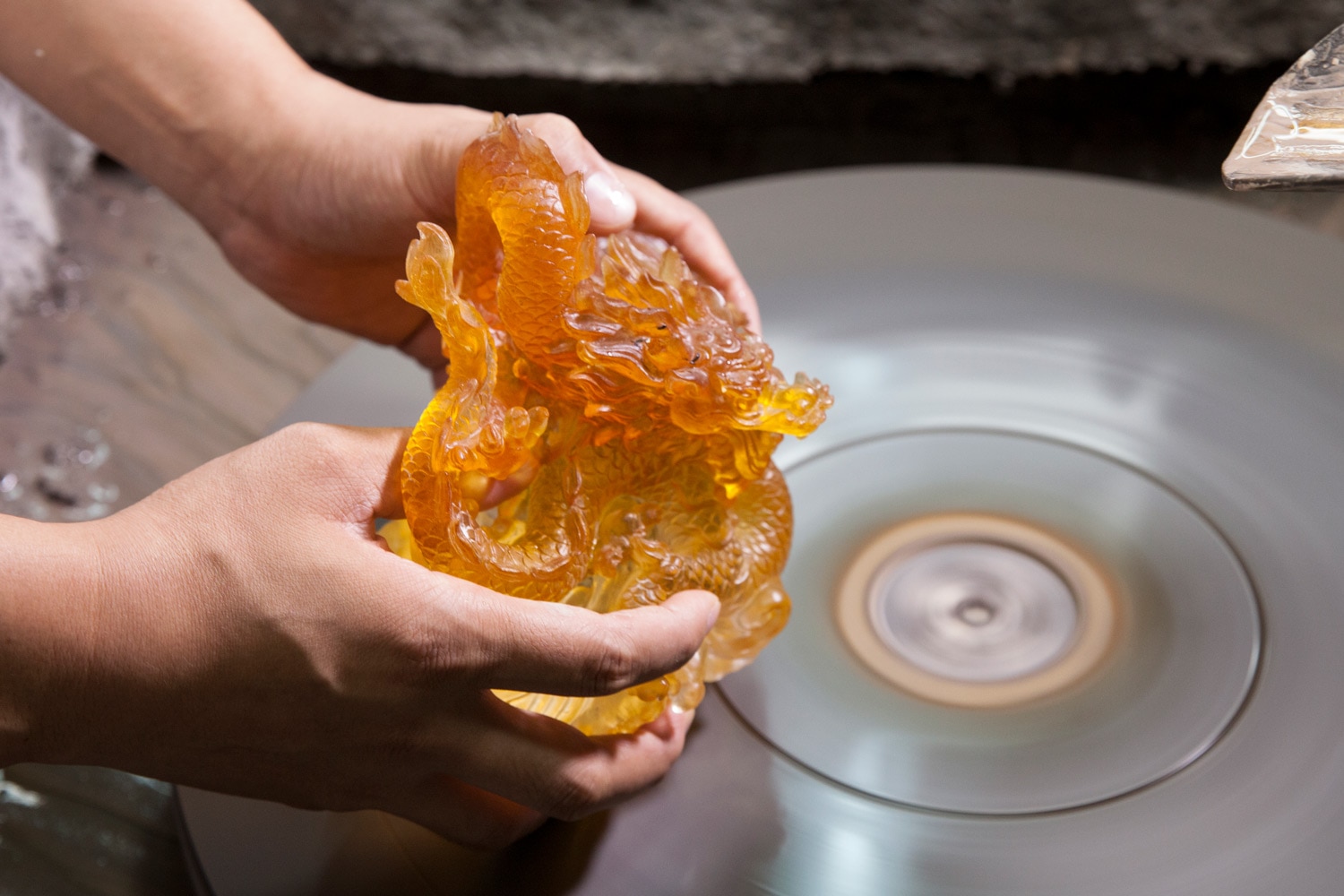 Glass sculptor Loretta H. Yang 杨惠姗
