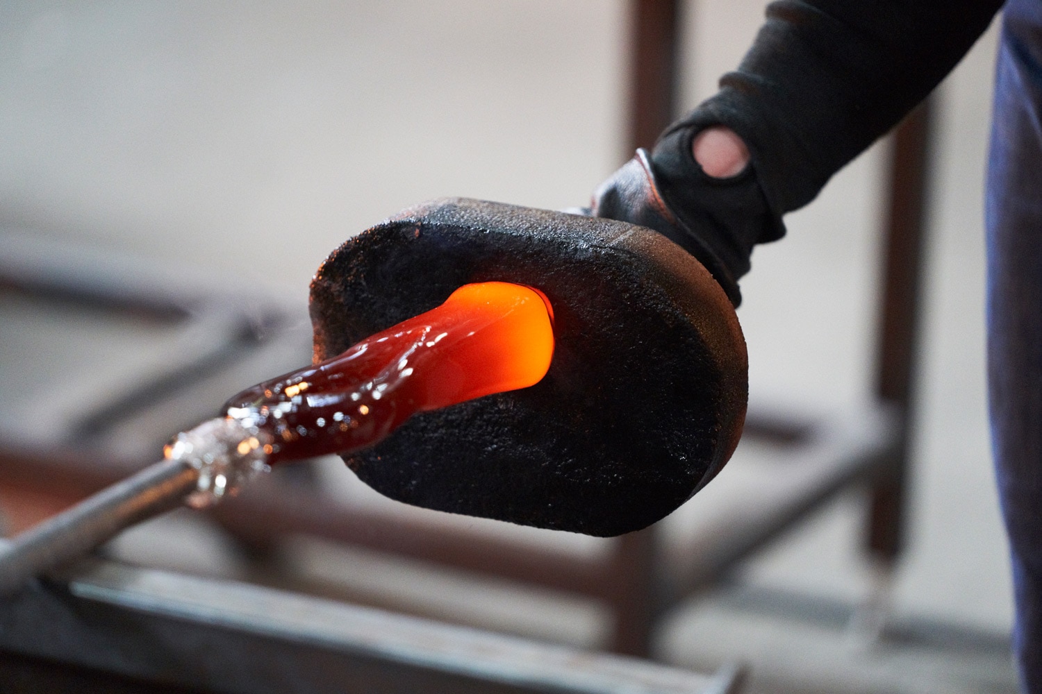 Glass sculptor Deborah Czeresko