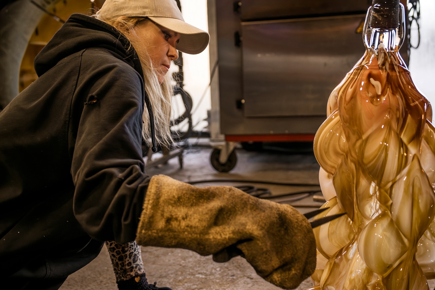 Glassblower Hanna Hansdotter