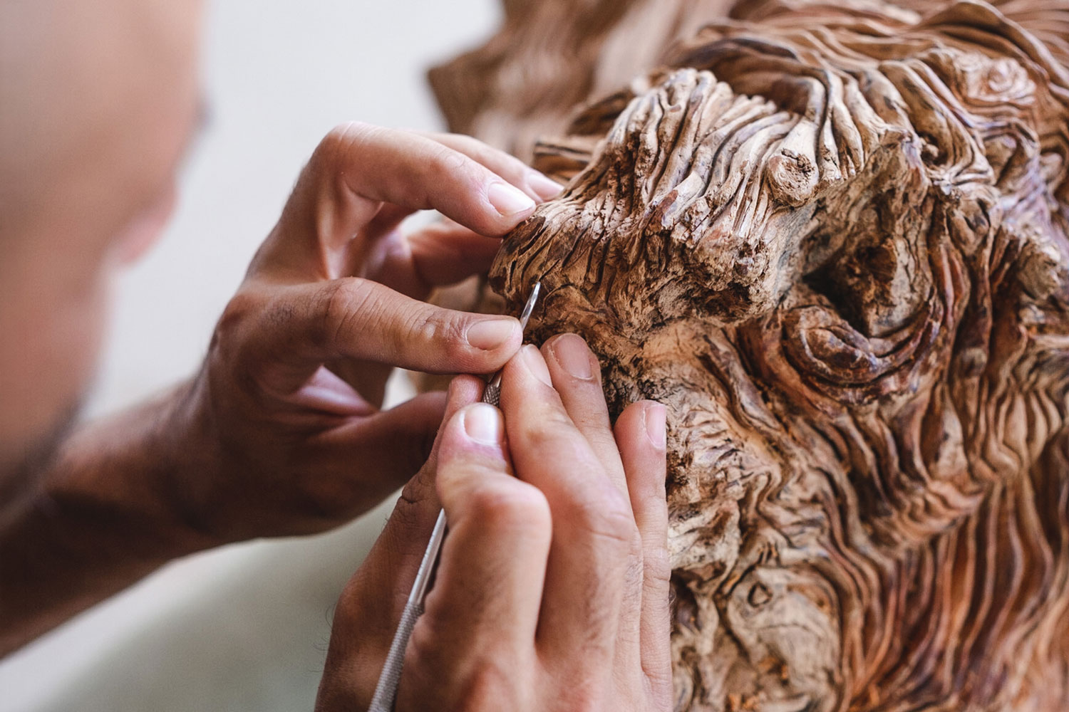 Woodcarver Borja Cáceres