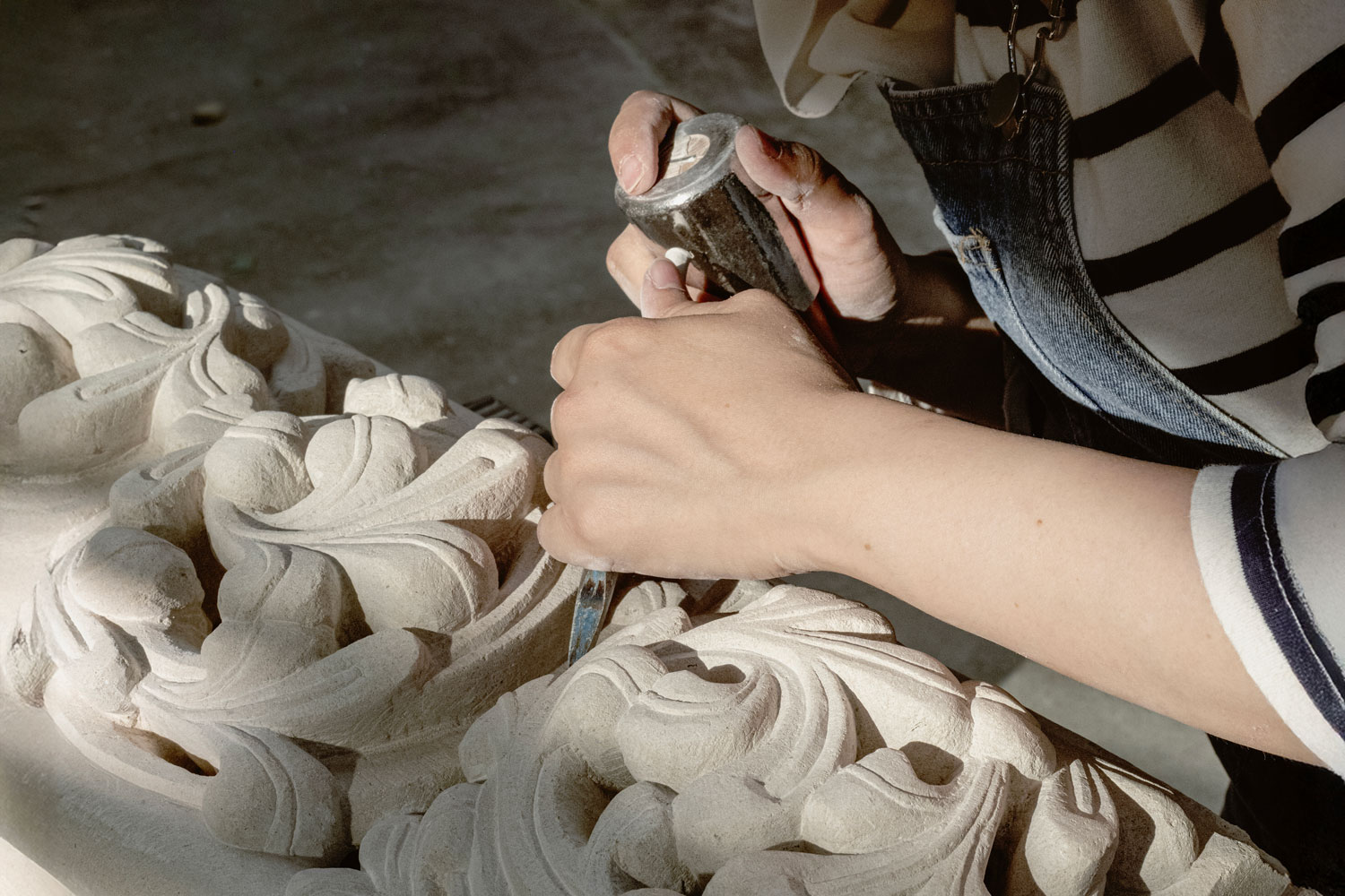 Stone carver Eshraq Alabrash