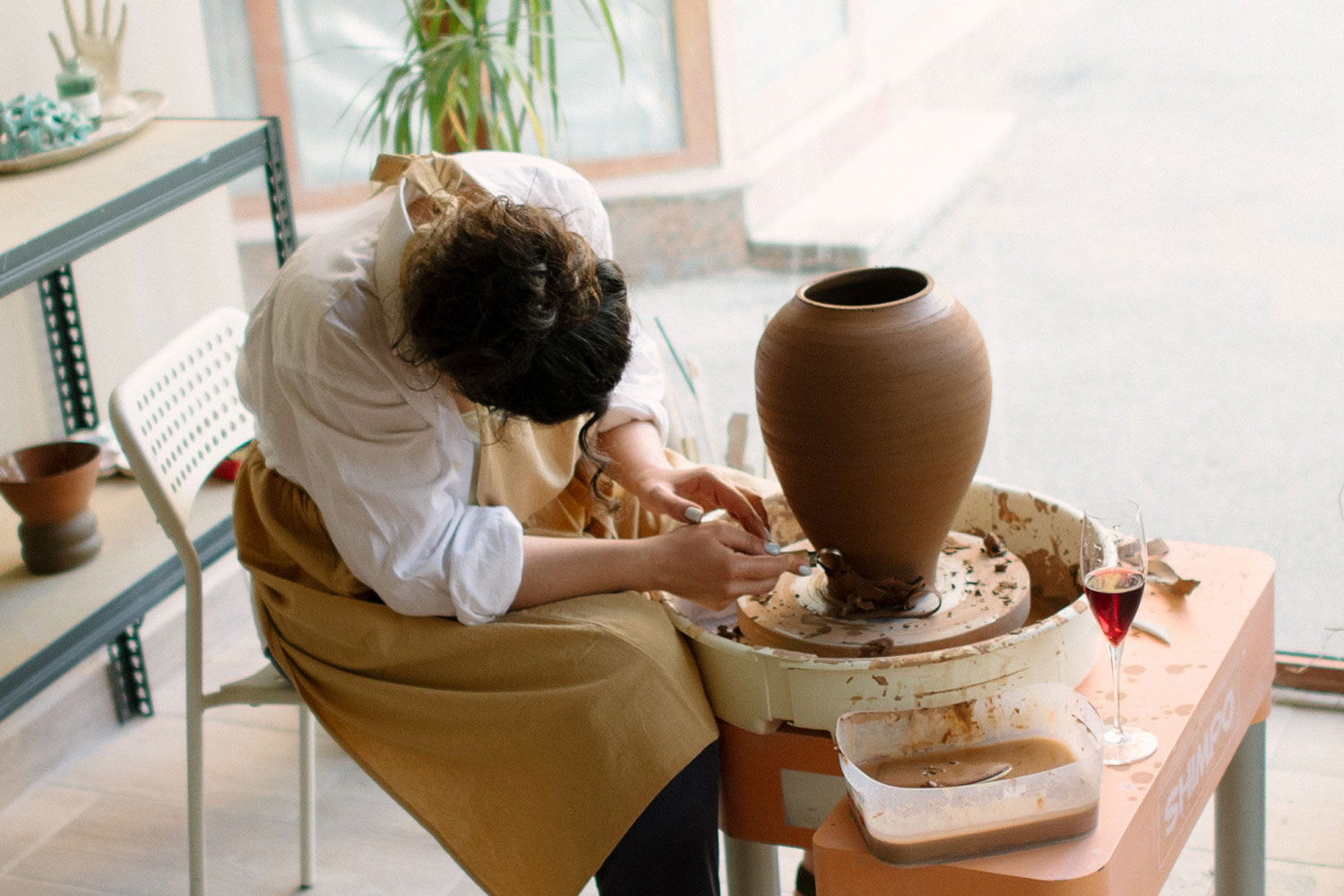 Liana Simonyan Hands-on ceramic discovery course in Yerevan