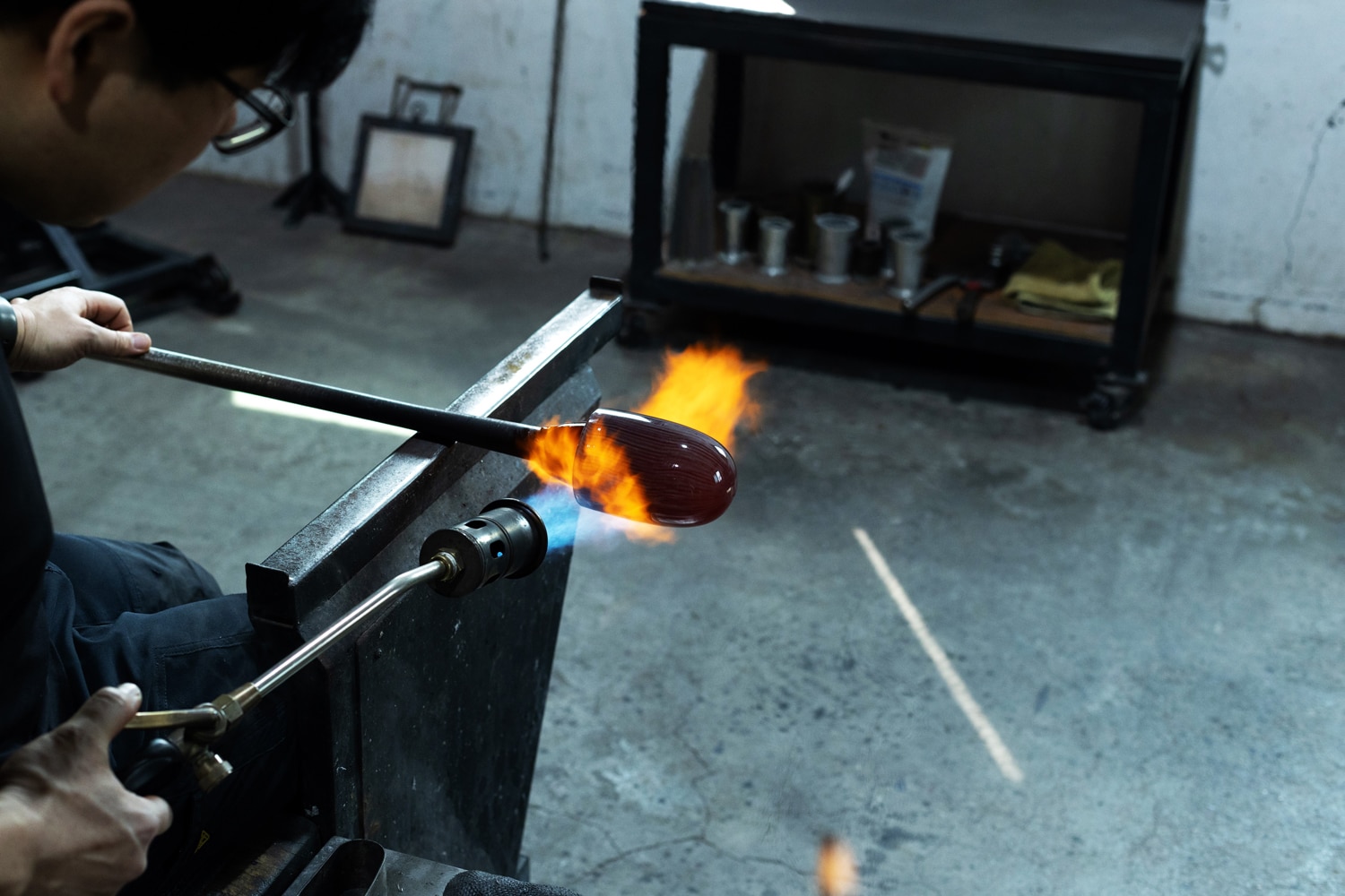 Glassblower Taehoon Lee