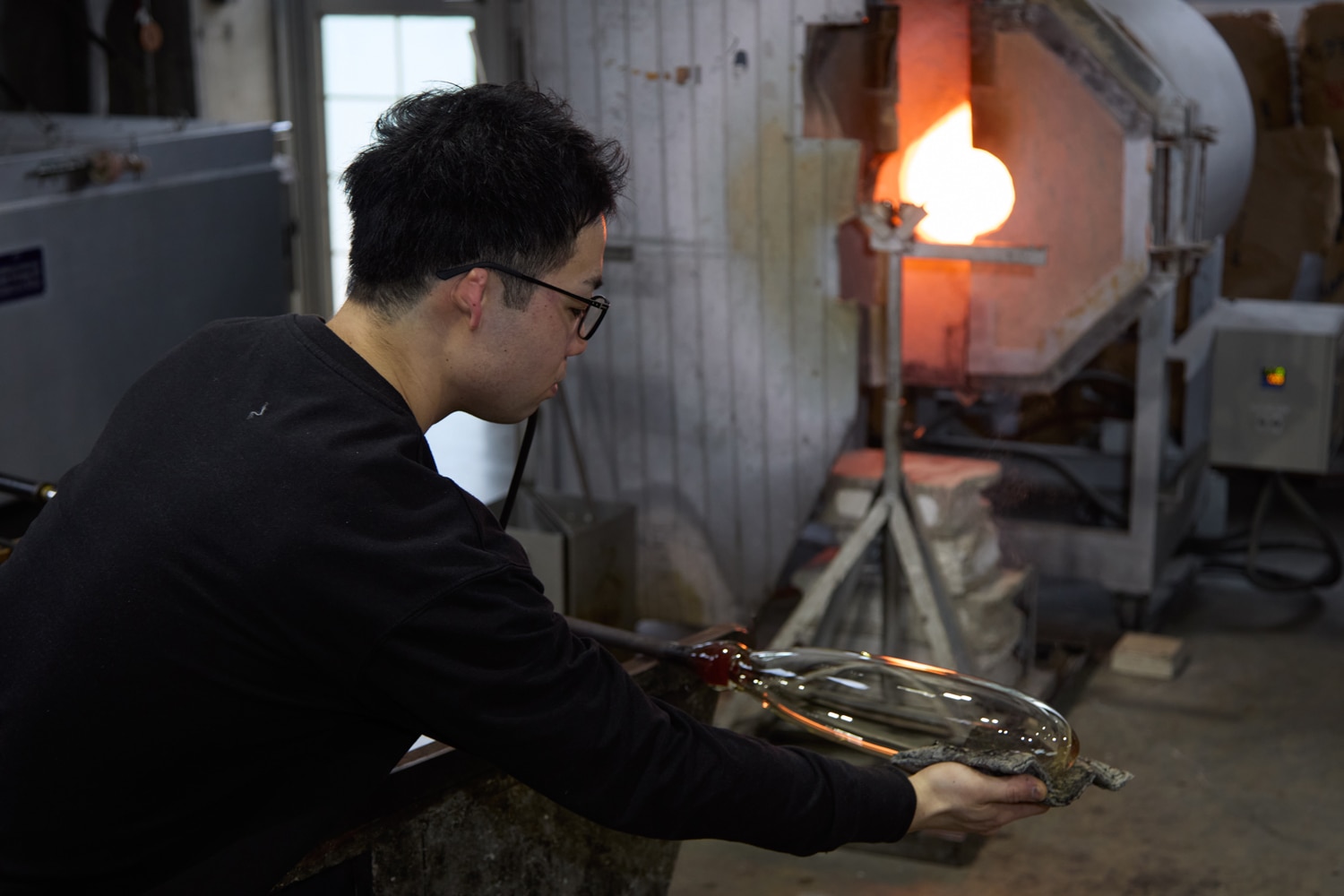 Glass sculptor Kensuke Takeoka