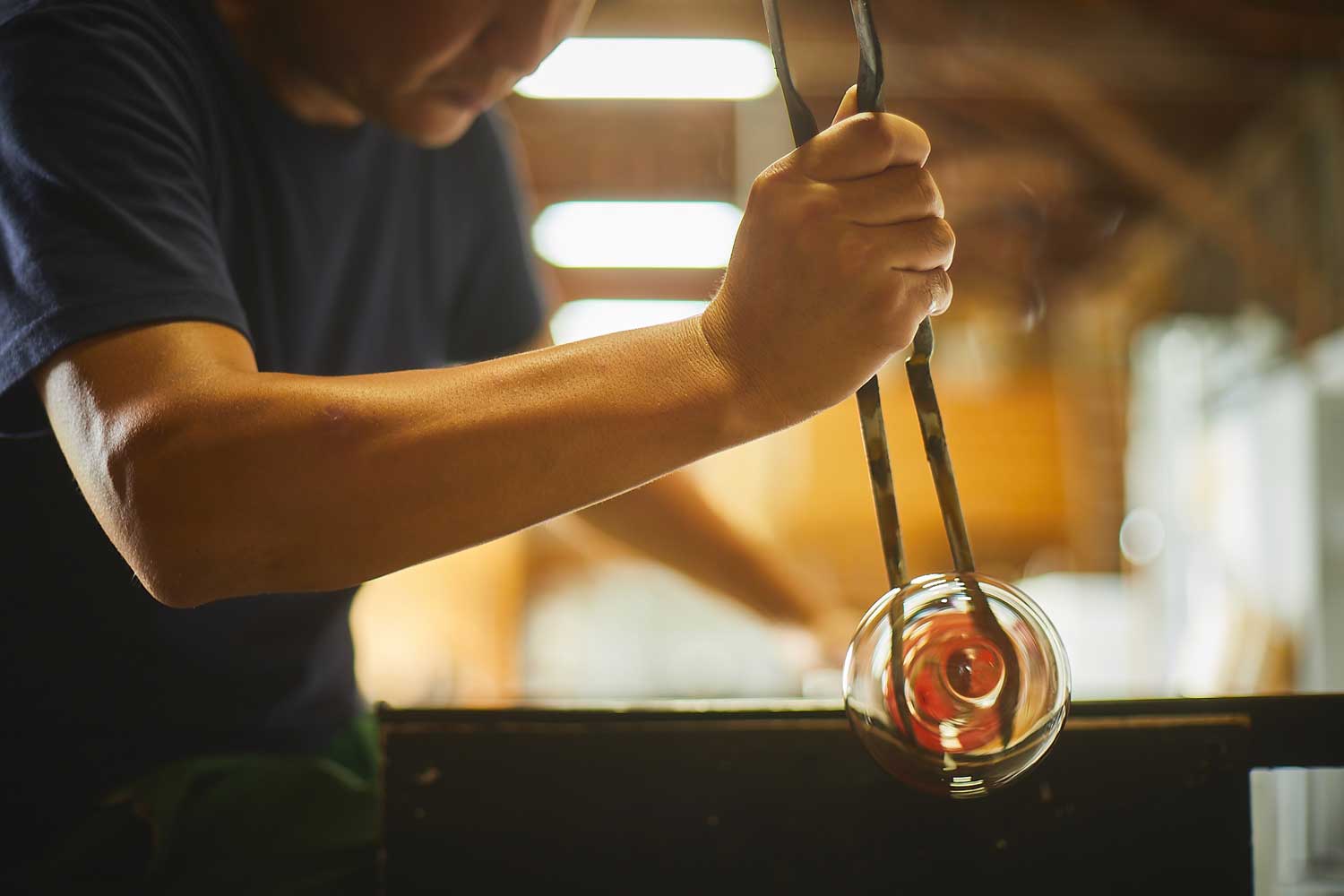 Glassblower Ryo Sekino