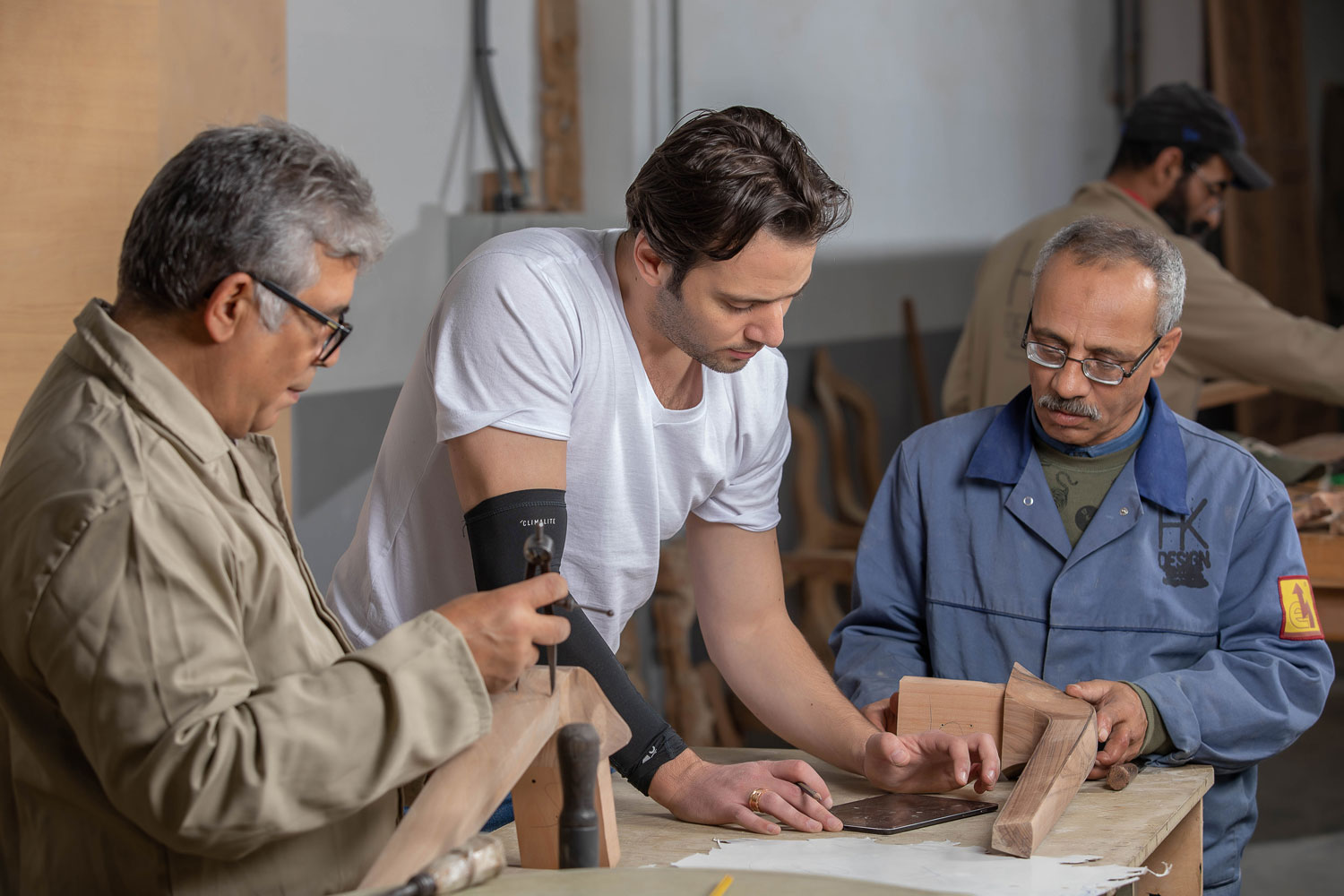 Wood sculptor Hamza Kadiri Studio