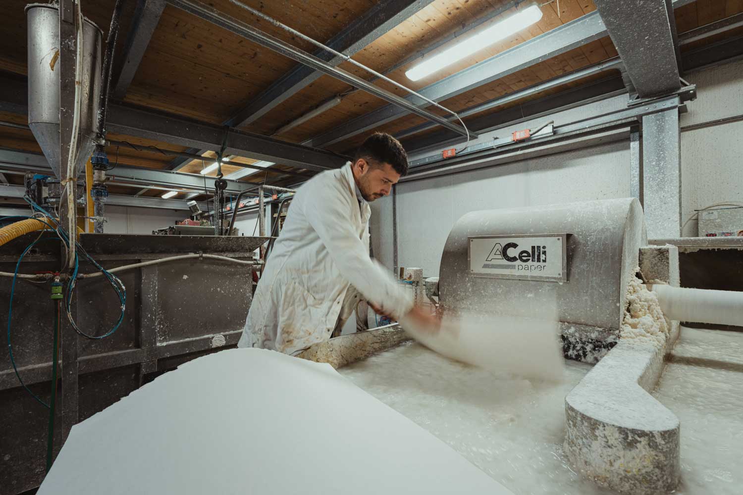 Papermaker Manualis Cartiera In Fabriano