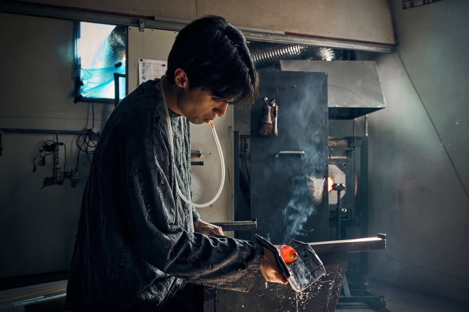 Glassblower Inbeom Song