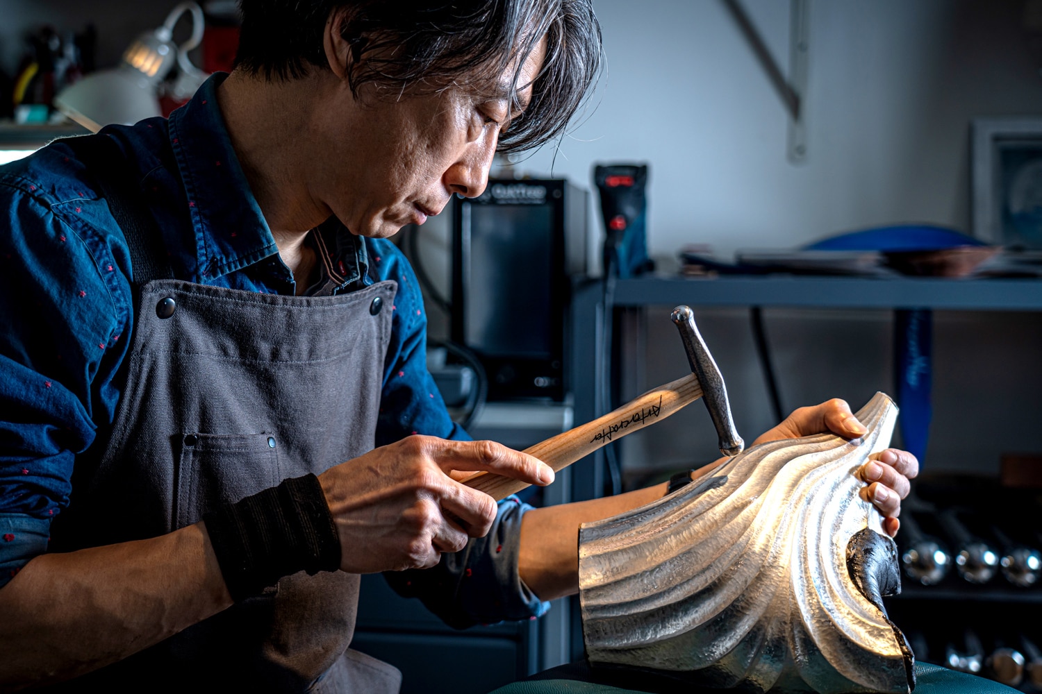 Metal sculptor Donghyun Kim