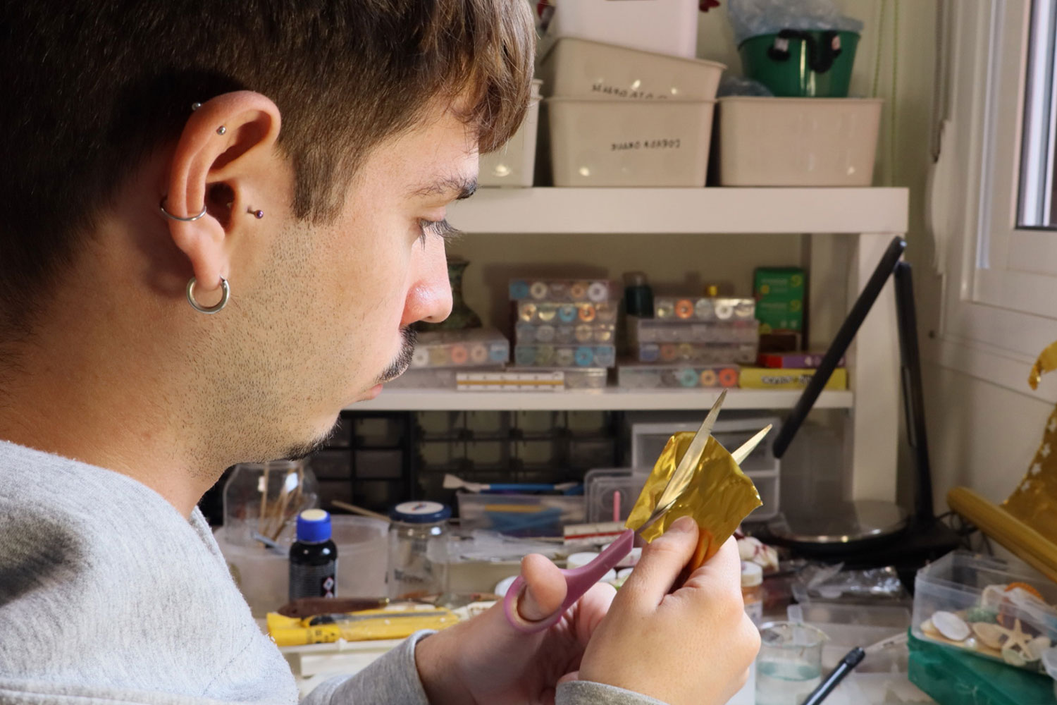 Pablo Ruiz Banús Artificial flower making