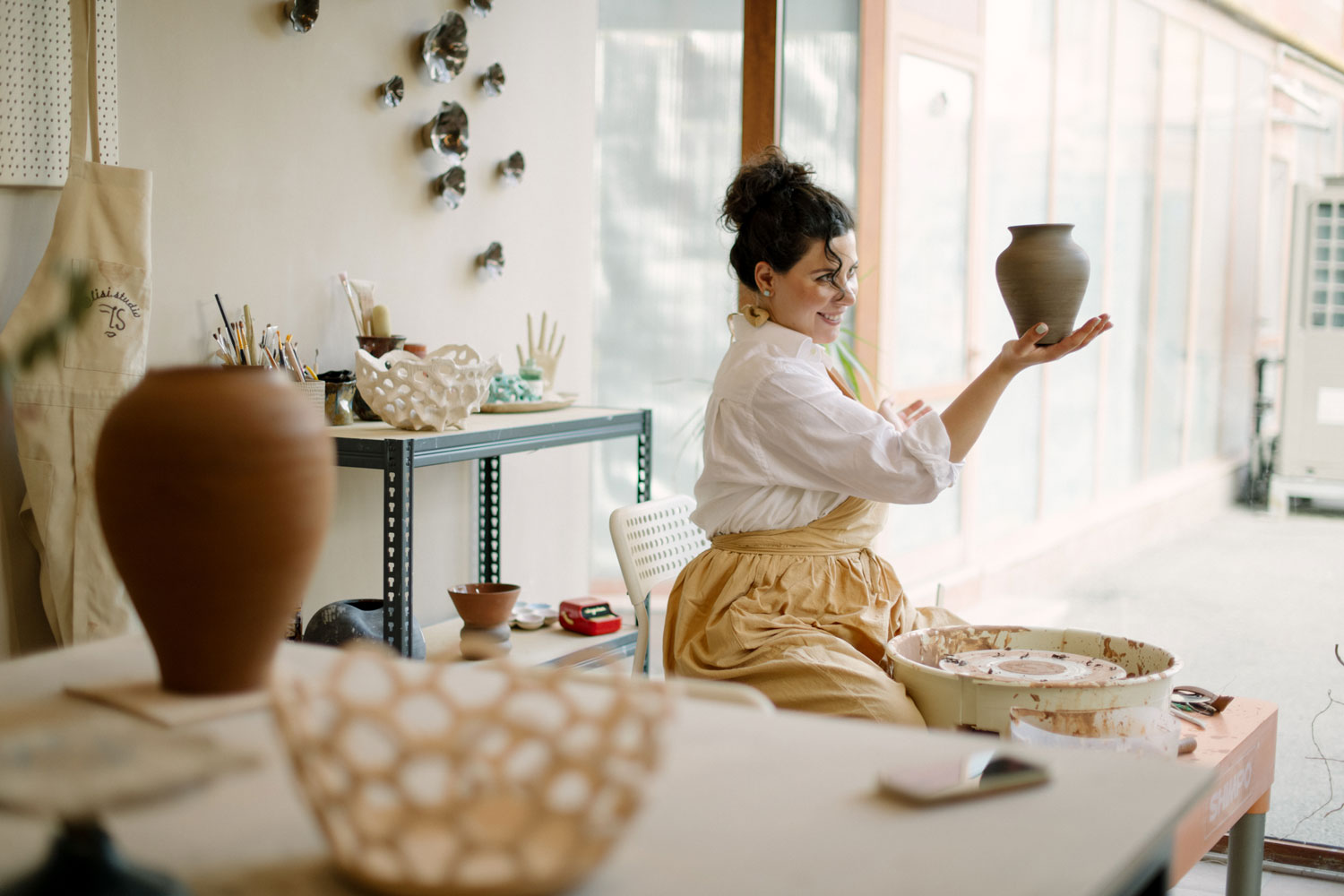 Liana Simonyan Hands-on ceramic discovery course in Yerevan