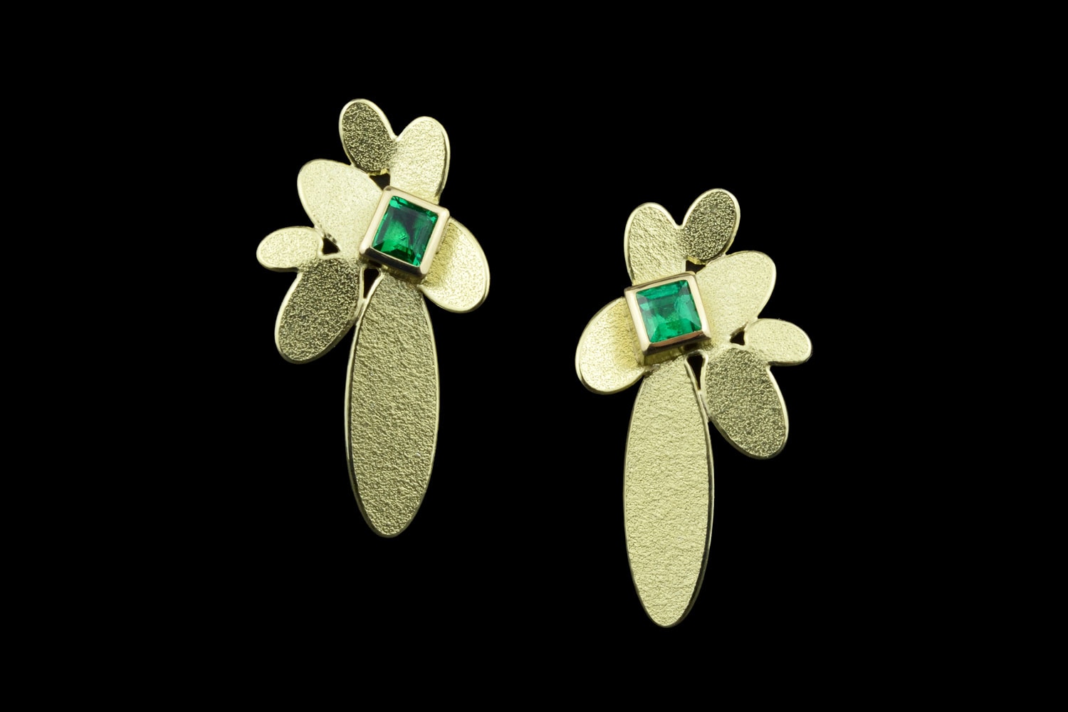 Misun Won Mixed oval gold emerald earrings