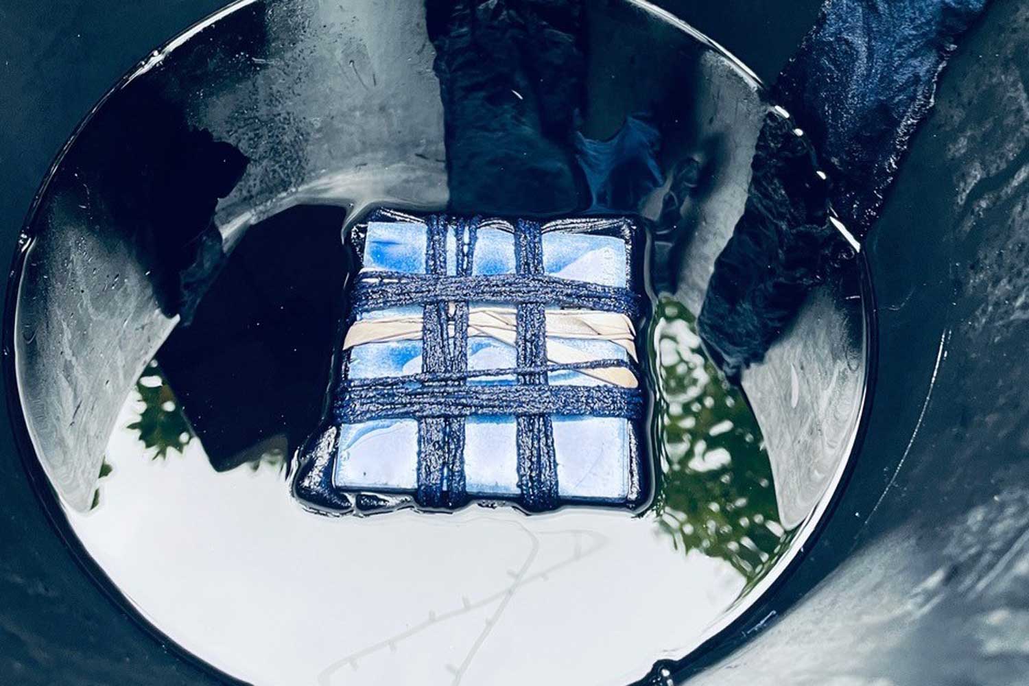 A hands-on course on shibori dyeing in London