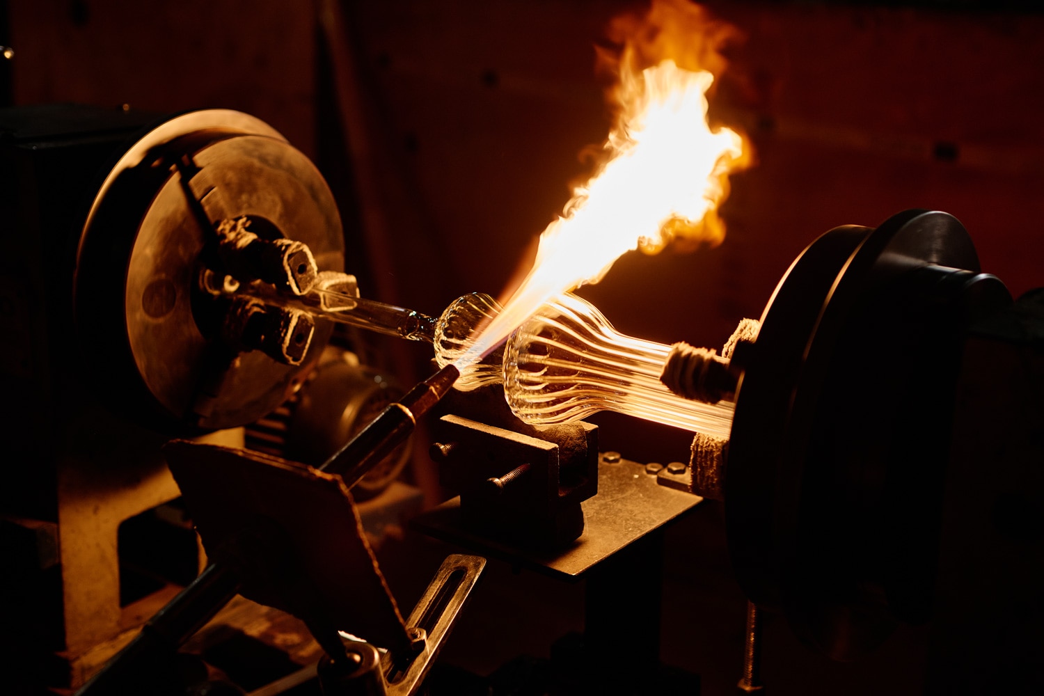 Glass sculptor Klove Studio