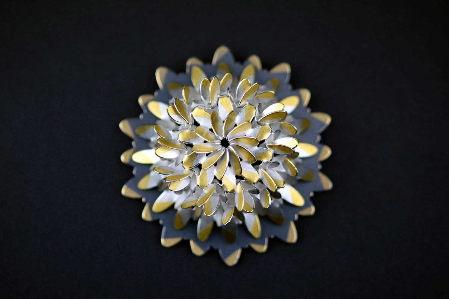 Misun Won Circular oval flower brooch V