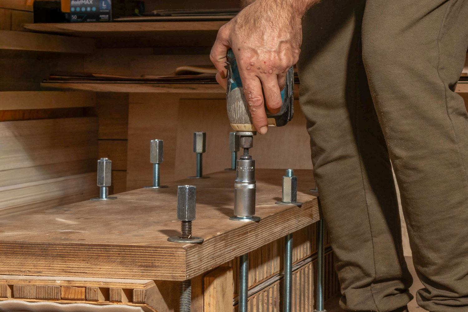Jānis Jirgens Skateboard making