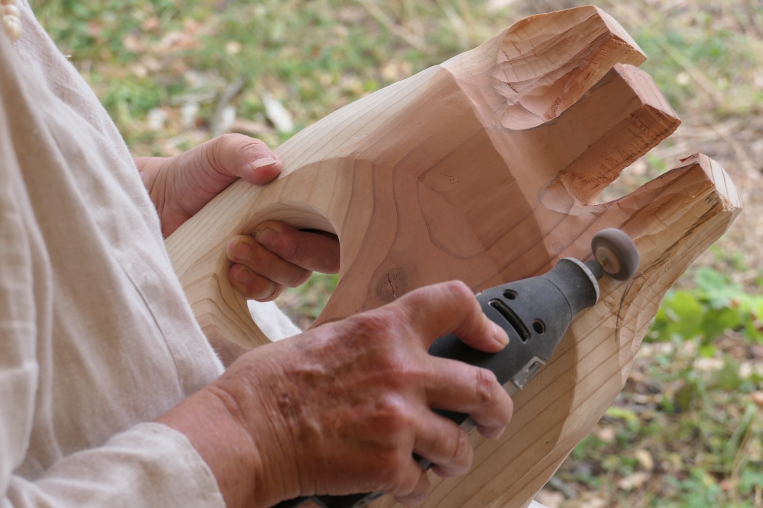 Nadine Zangarini Wood carving