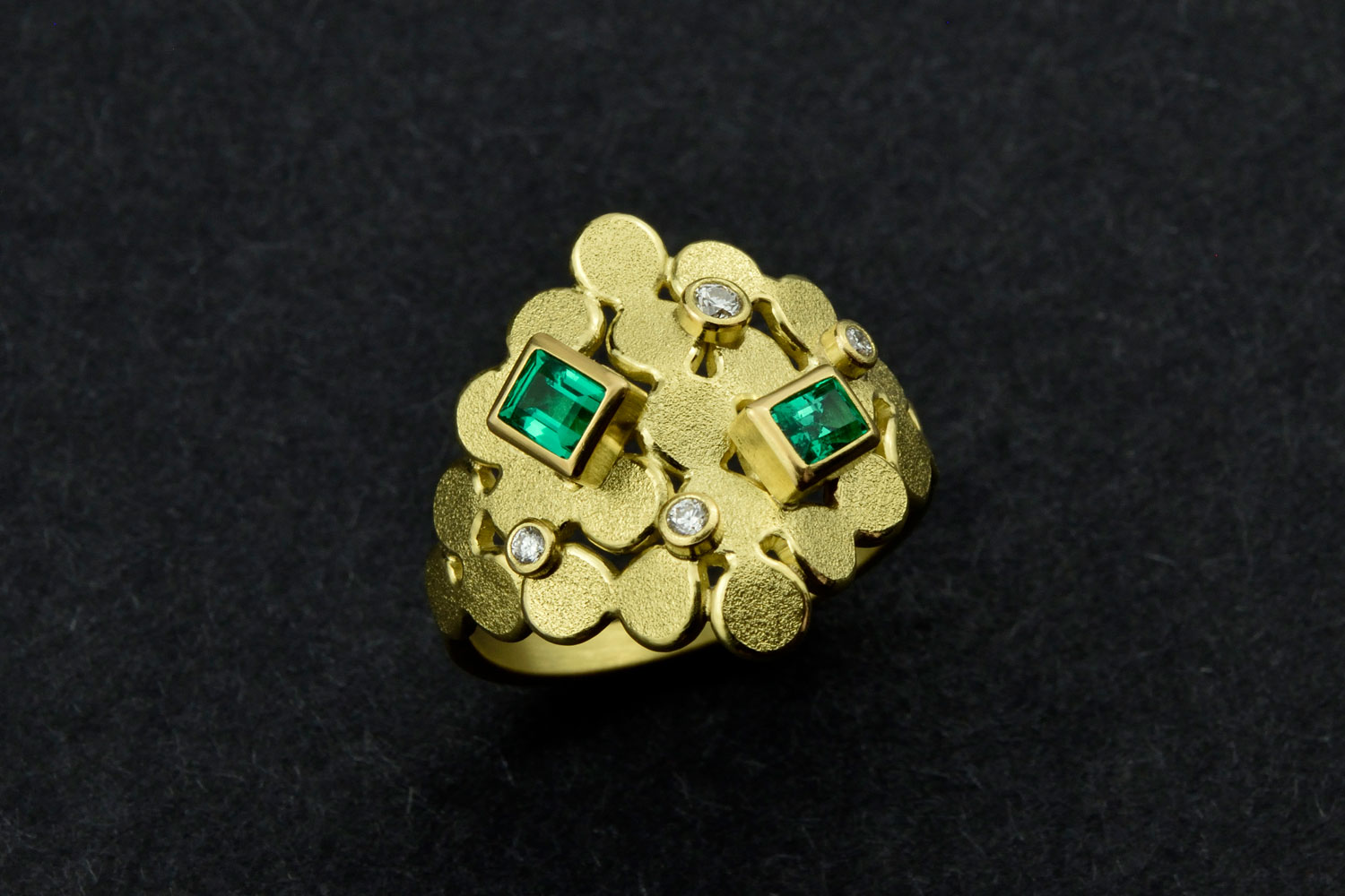 Misun Won Rhombus 25 gold emerald ring
