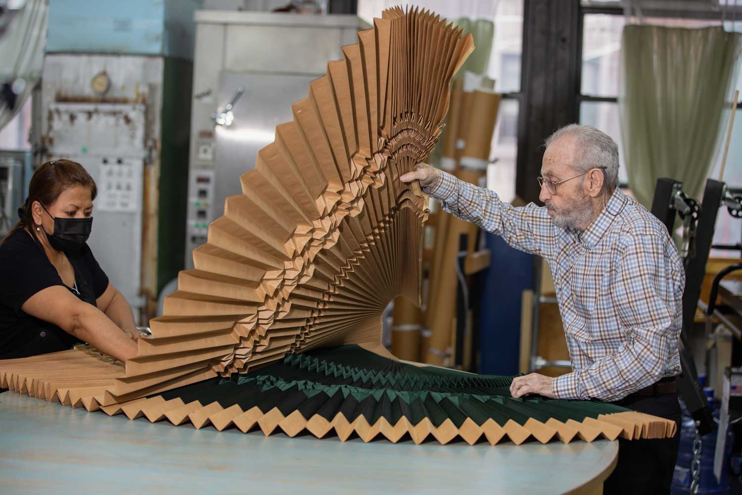 Tom's Sons International Textile pleating