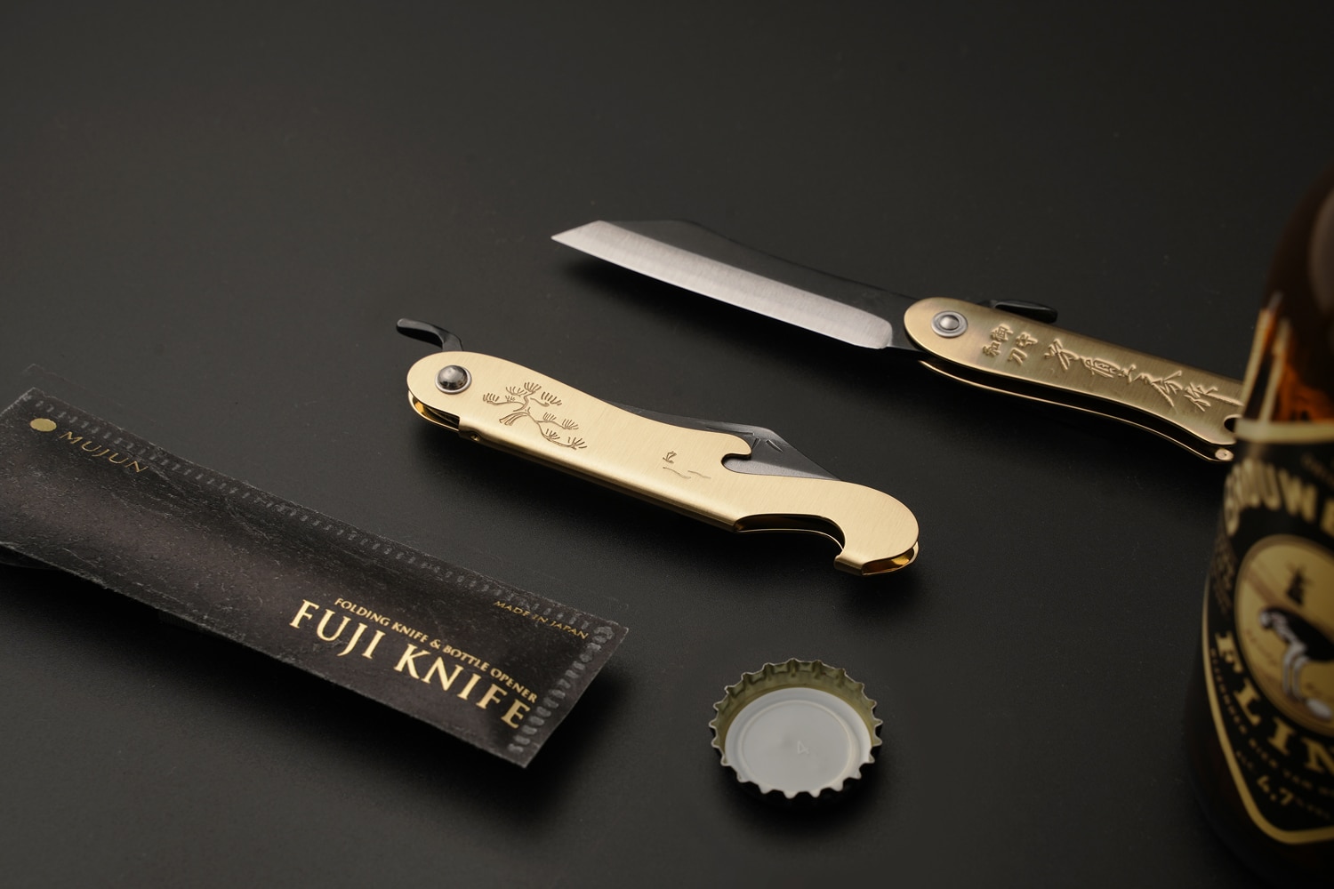 Knife maker Mujun Workshop