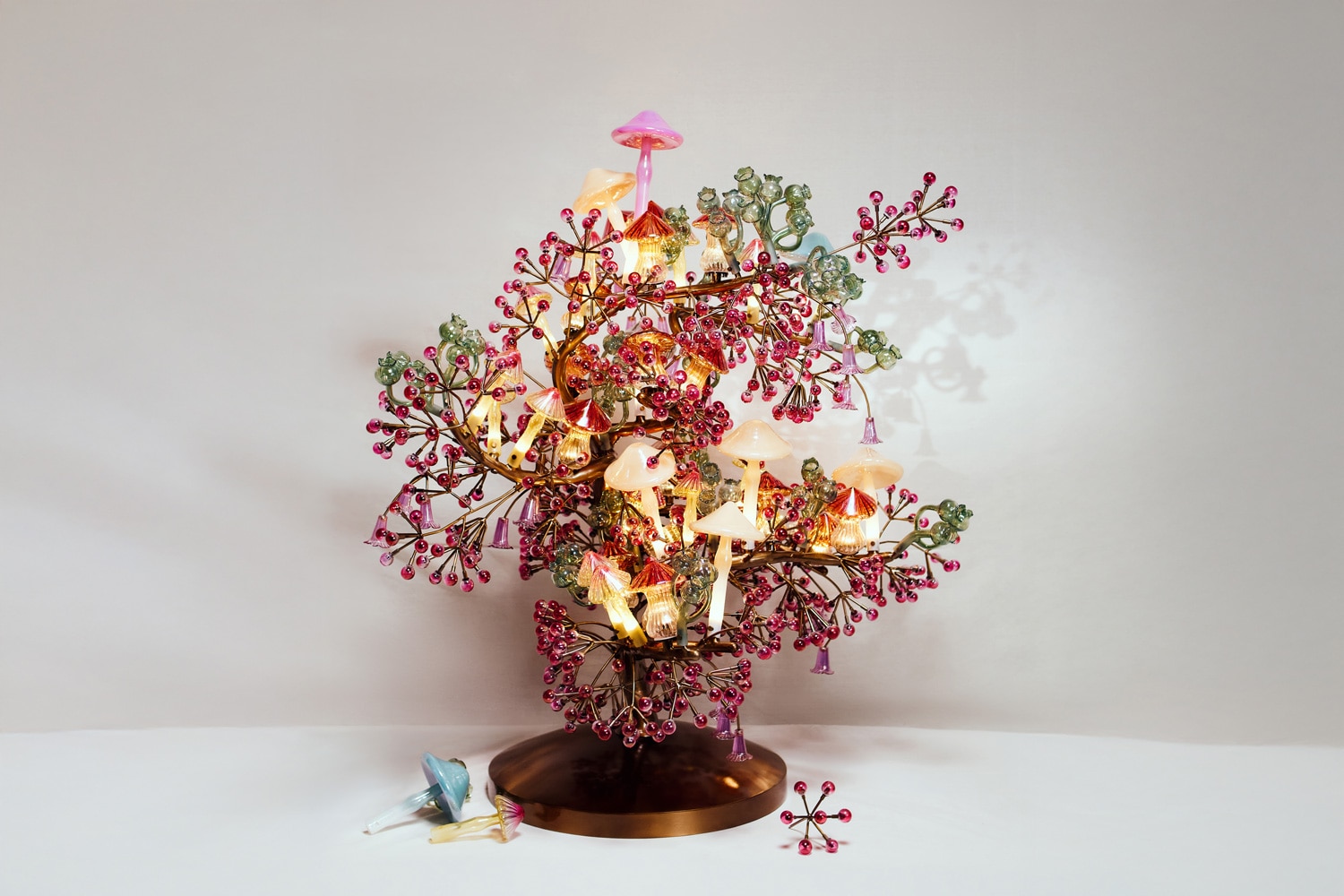 Glass sculptor Klove Studio