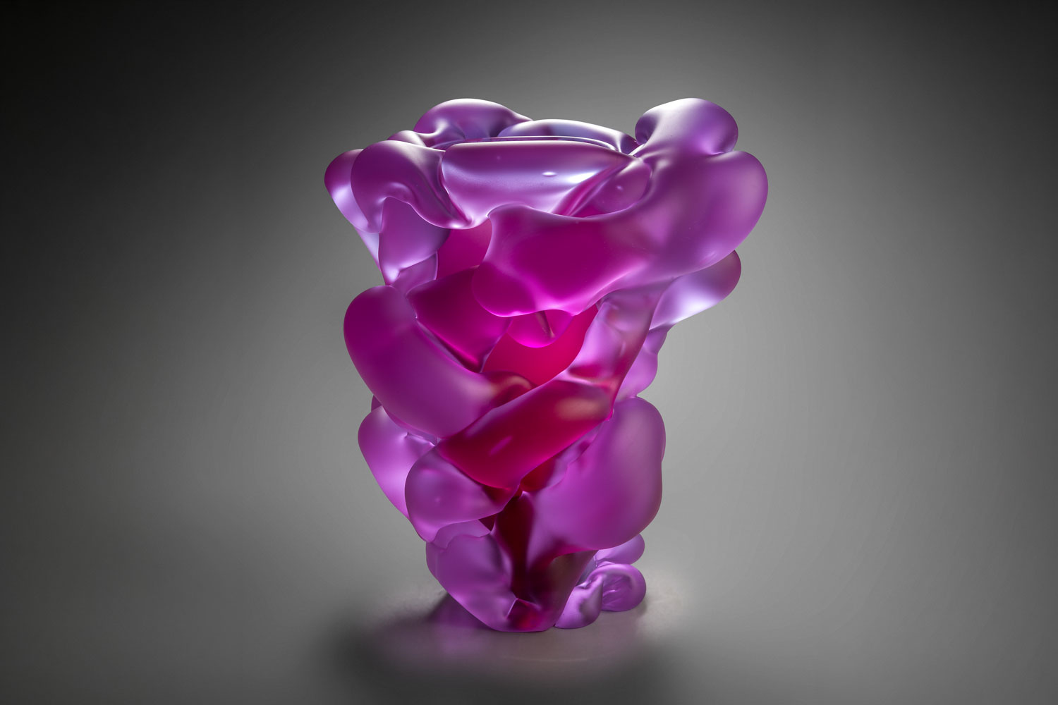 Glass sculptor Hana Hillerová
