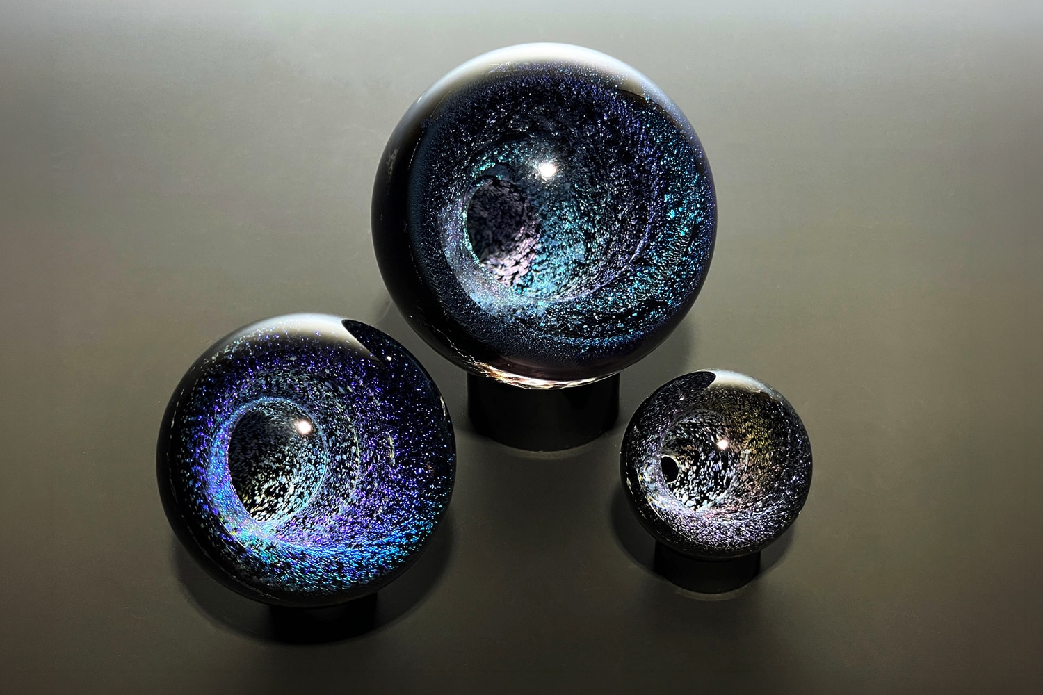 Glass sculptor Scott Hronich