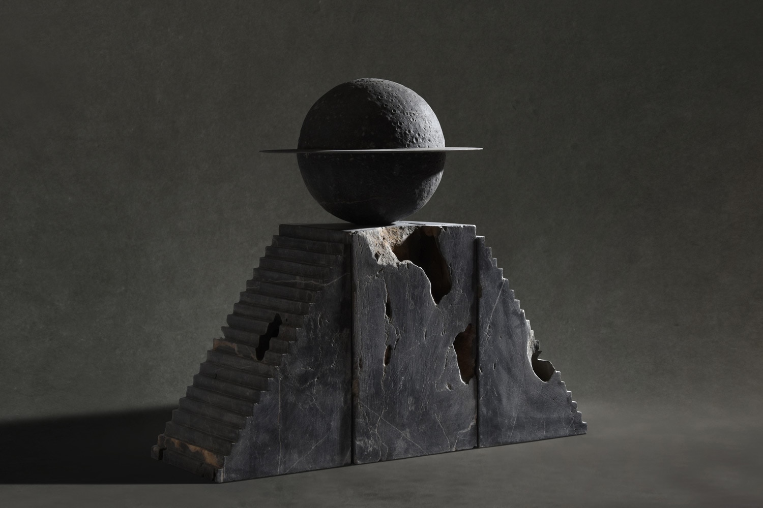 Stone sculptor Xin Yang 阳新