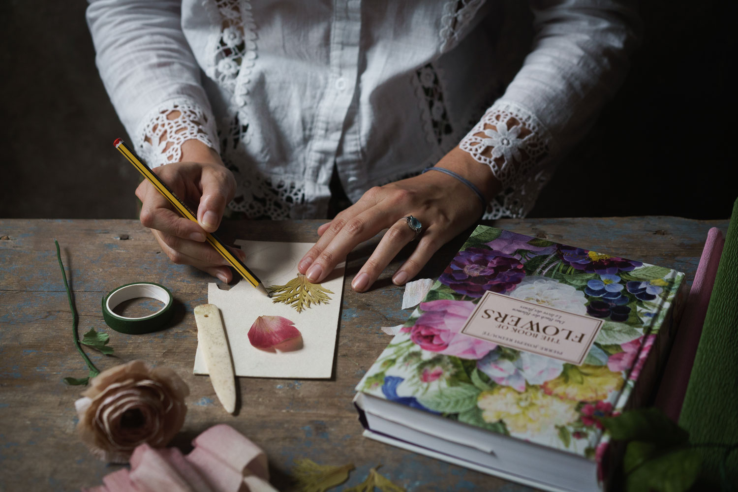 An introductory workshop to paper flower making in Venice