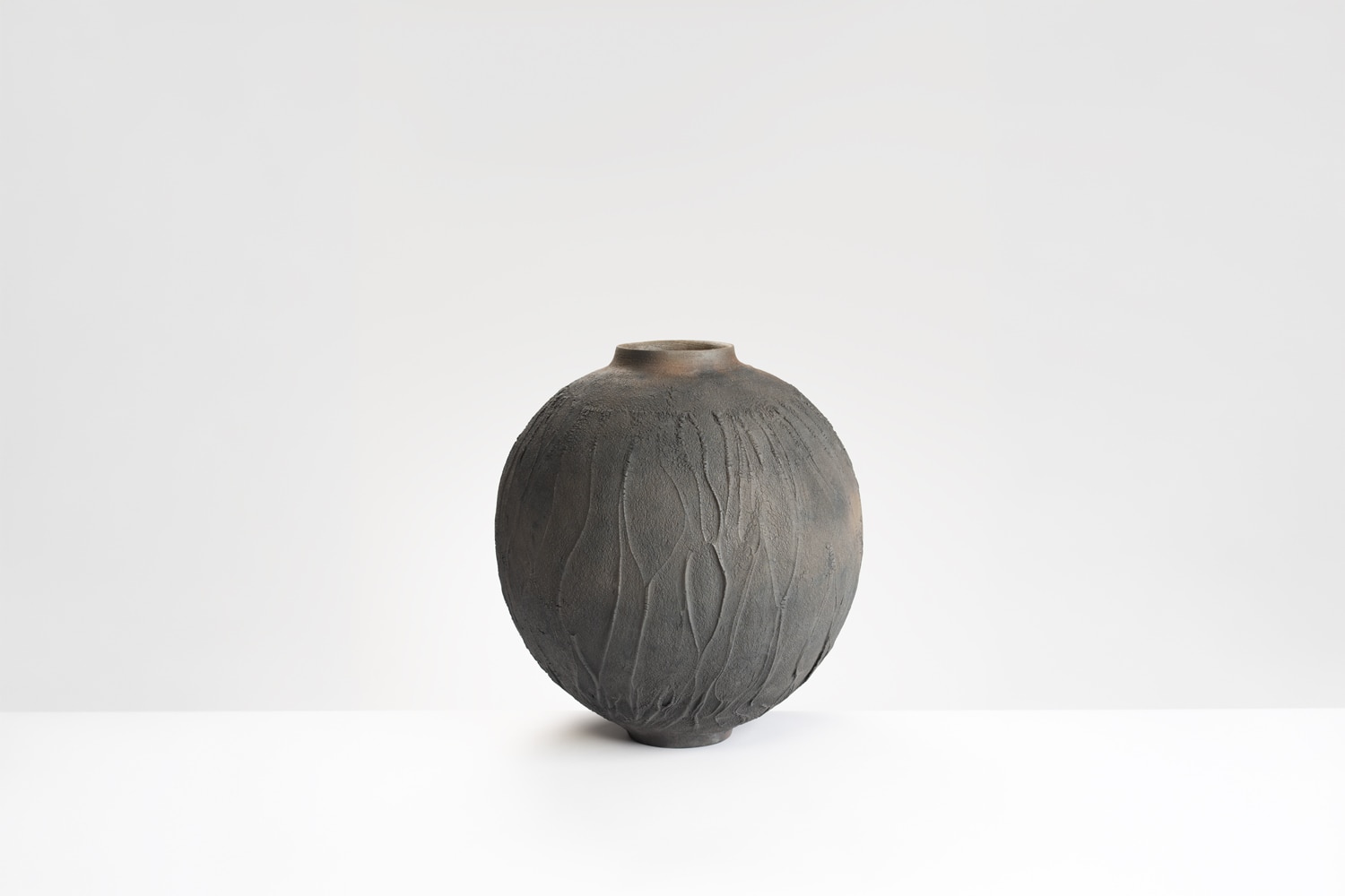 Patricia Shone Earth Jar 20 ‘riven’, Earth Jar 21 ‘riven’