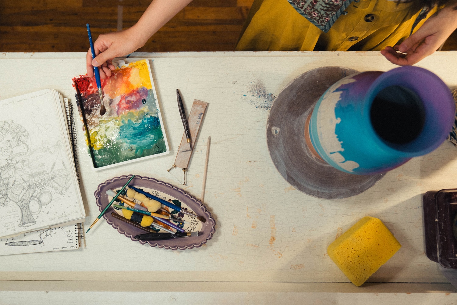 Painting stories on porcelain