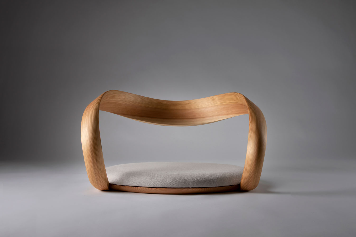 Kenta Hirai Legless chair