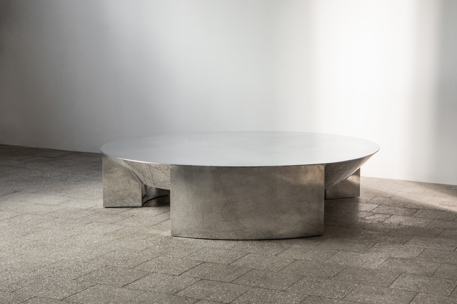 Jan Ankiersztajn Aluminium table