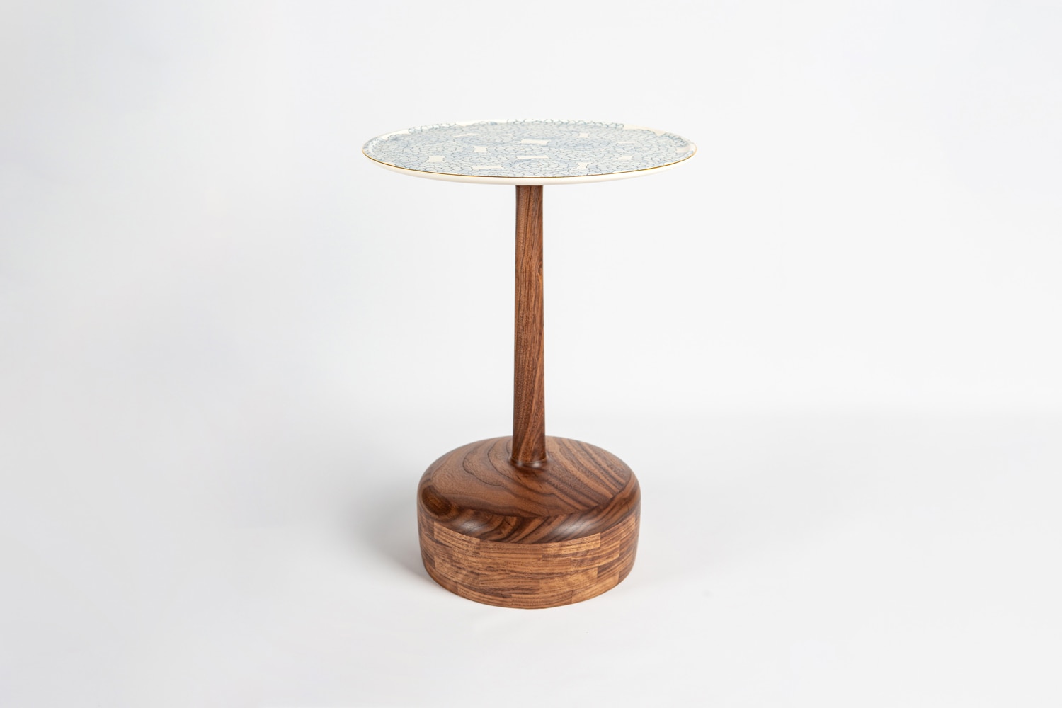Woong Gul Yang Cheonghwa side table