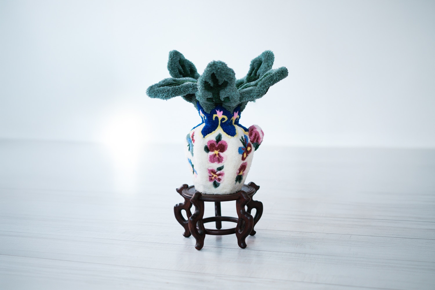 Shishi San Pak choi vase