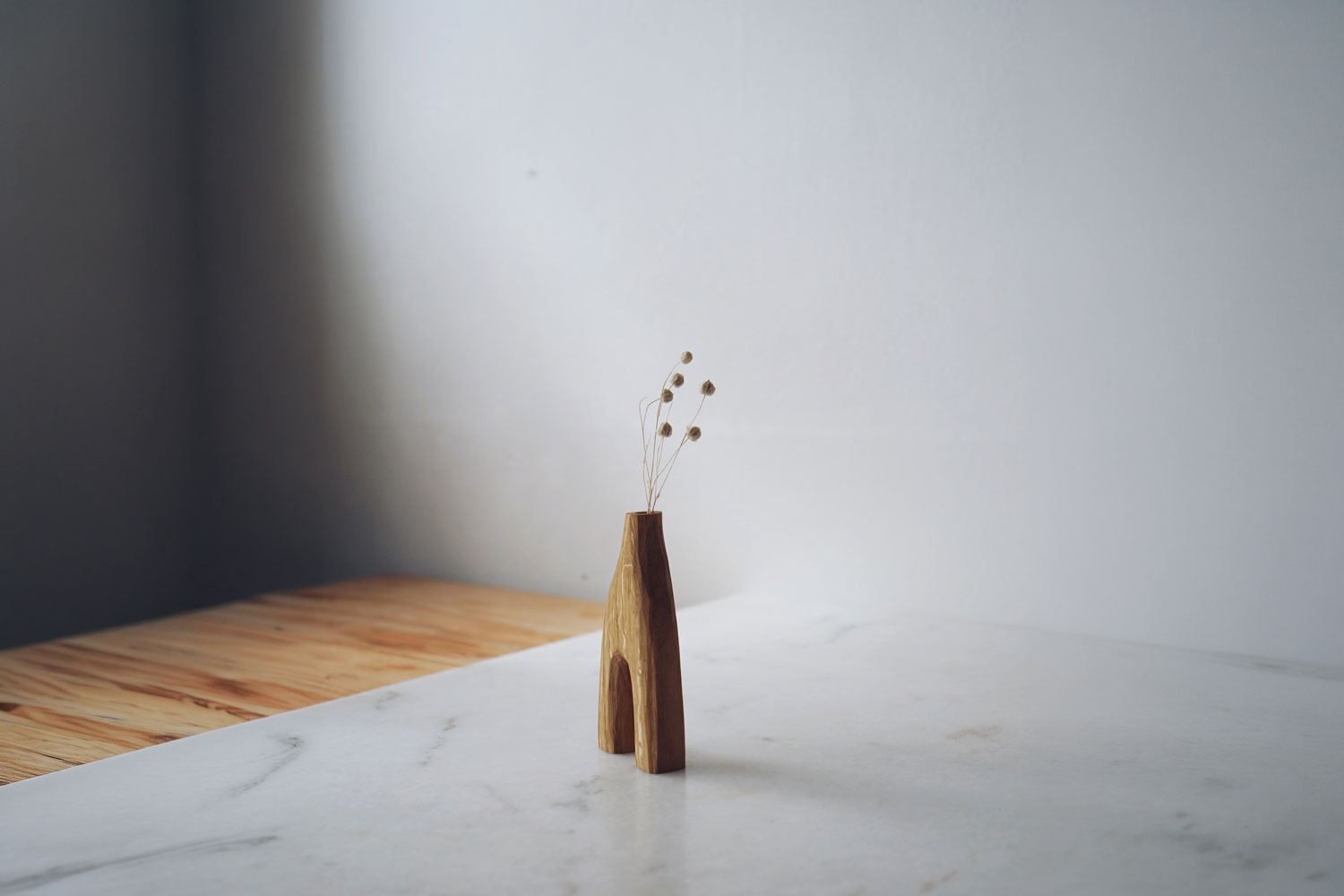 Sophie Sellu Oak dry stem vase