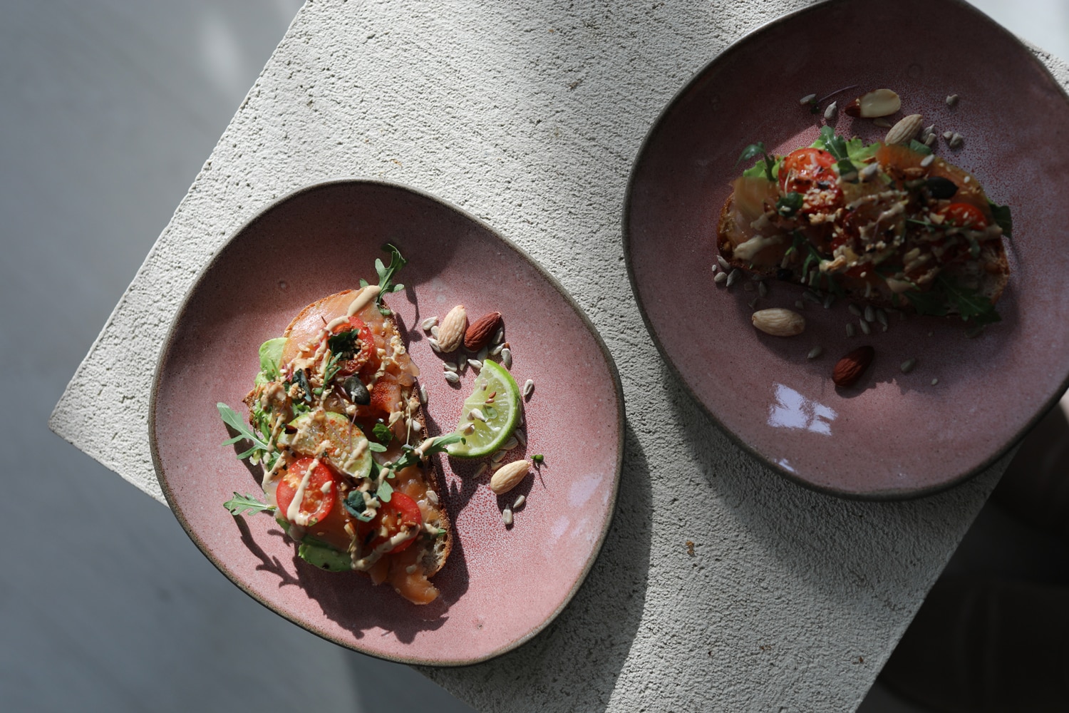 Hana Karim Stoneware plates set