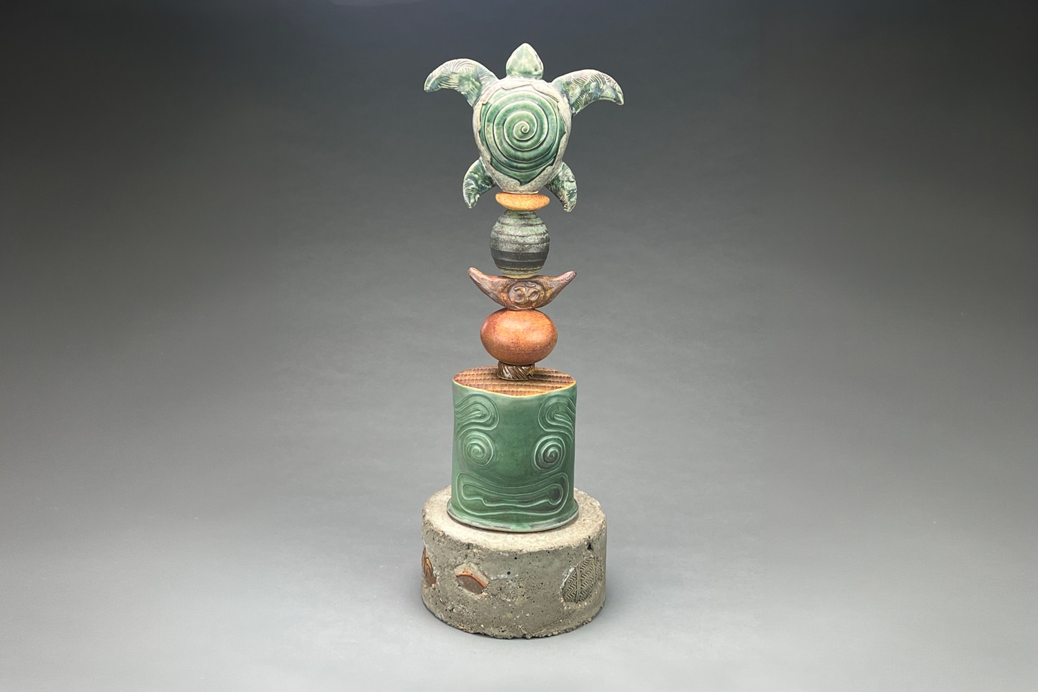Tom Pakele Totem