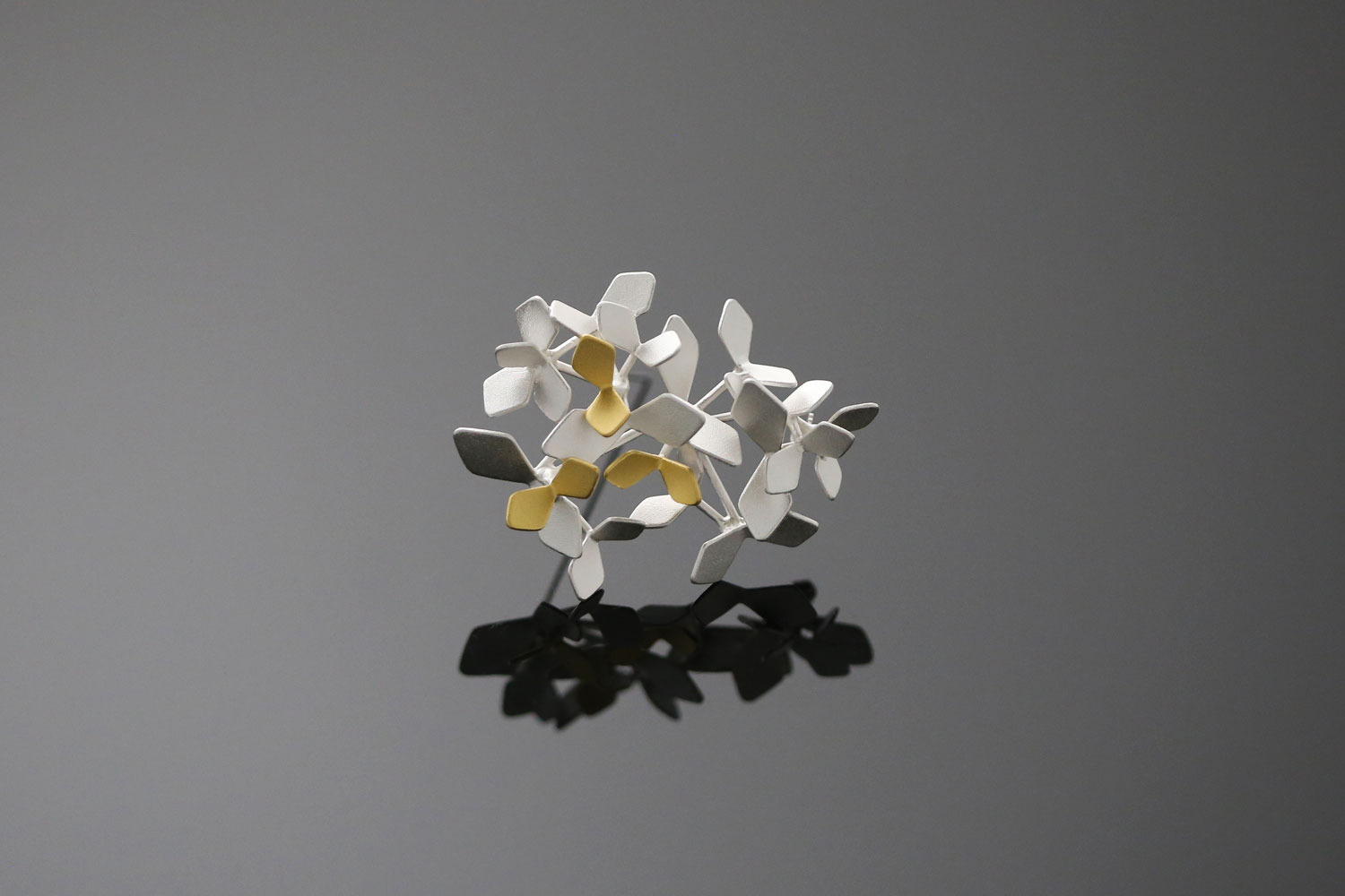 Chao-Hsien Kuo Sparkling Forest brooch