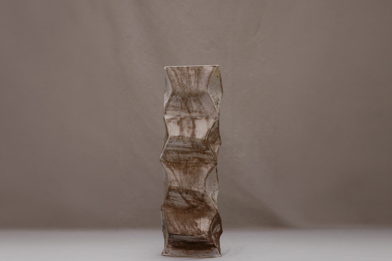 Teresa Chicharro Brancusi grey vase