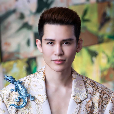 Wallis Hong Jewellery making