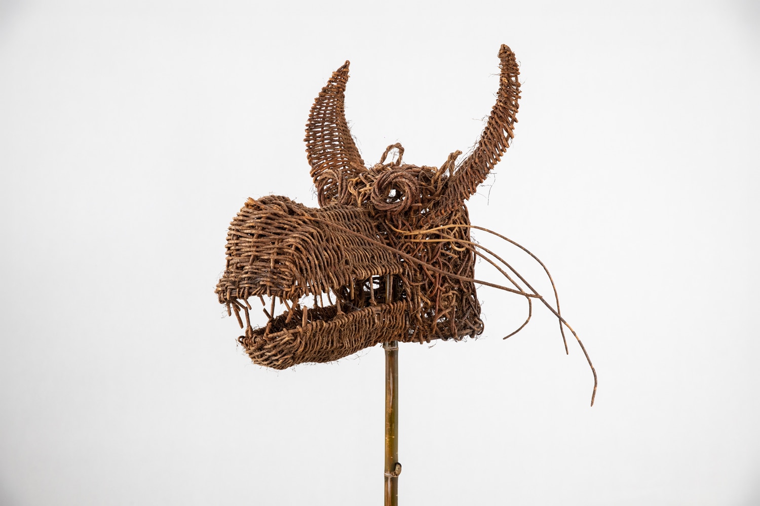 https://api.homofaber.com/uploads/Popil_Dragon_Mask_Khvay_Samnang_Artisan_All_rights_reserved_1_ffc1704191.jpg