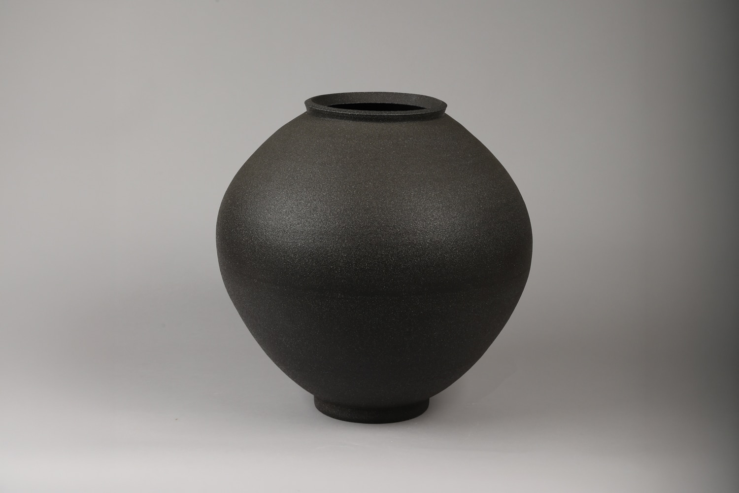 https://api.homofaber.com/uploads/Pure_Jar_with_Cloud_Pattern_ccba6d50c9.jpg