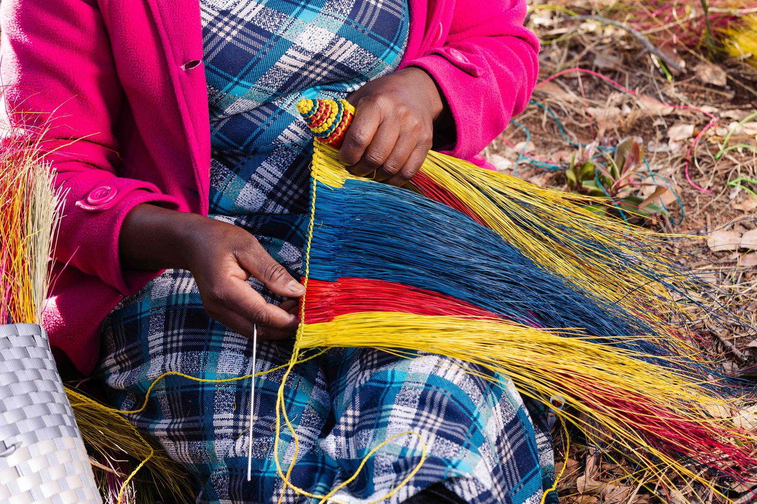 https://api.homofaber.com/uploads/Siyaphambili_Multipurpose_Cooperative_Manufacturer_Daniel_Dlamini_3_a0c26aca1f.jpg