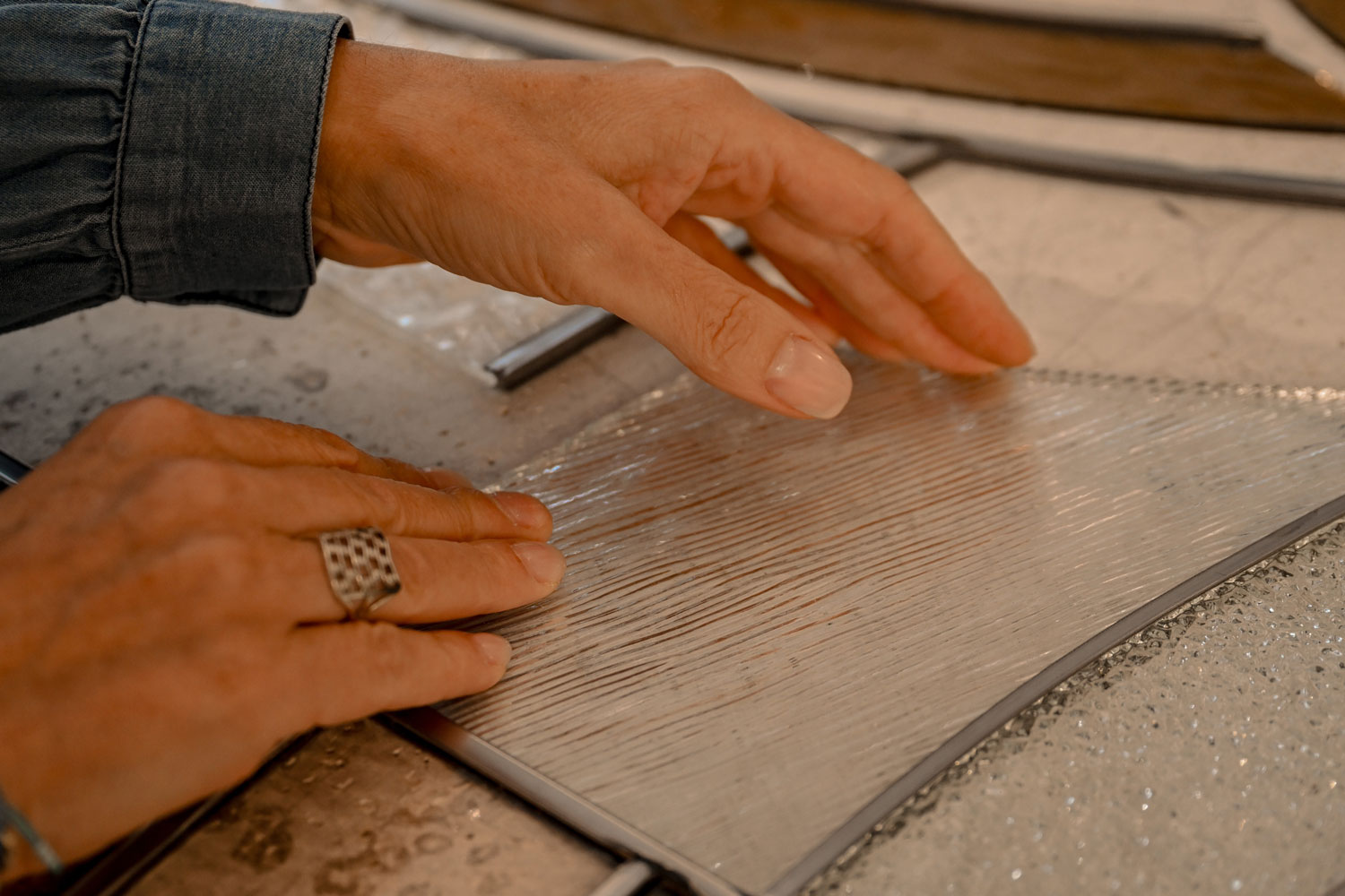 Marie-Pierre Bouaziz A stained glass making group workshop in Paris