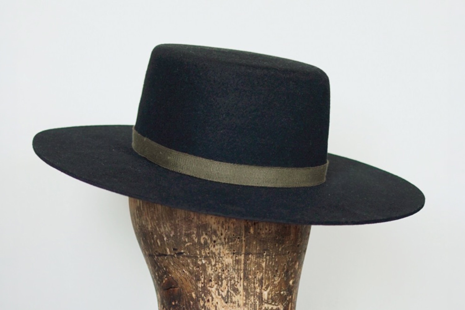 Kārlis Bergs Western weight flat-crown hat
