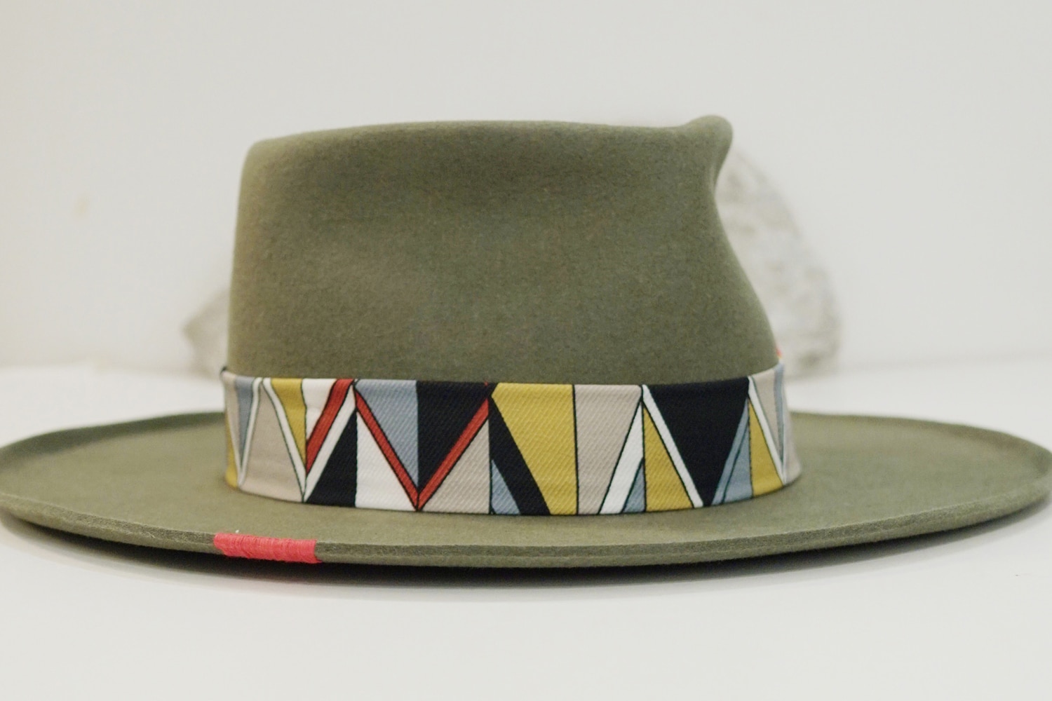 Kārlis Bergs Wide-brim fedora with colourful ribbon