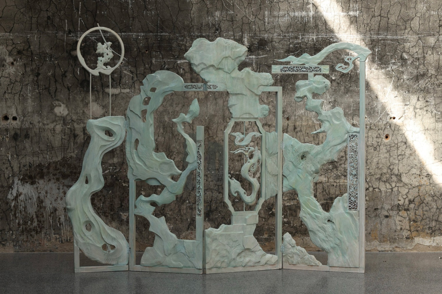 Yichen Li 李依宸 Taihu Stone Screen