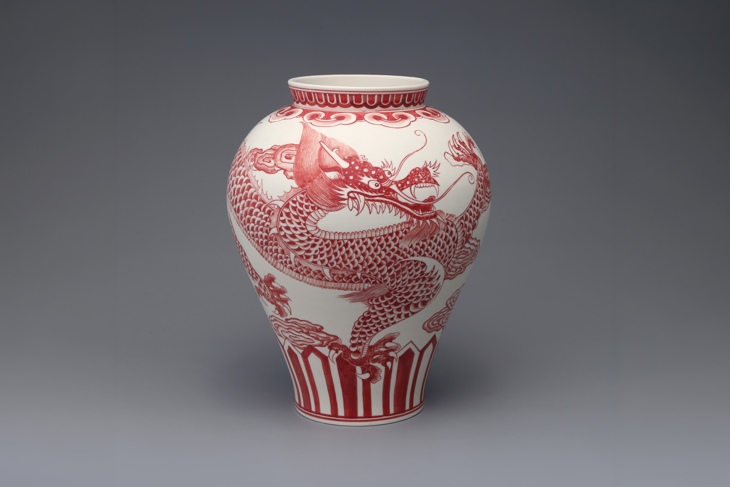 Jong Young Kim Dragon Jar with Juhwa Woonyongmun