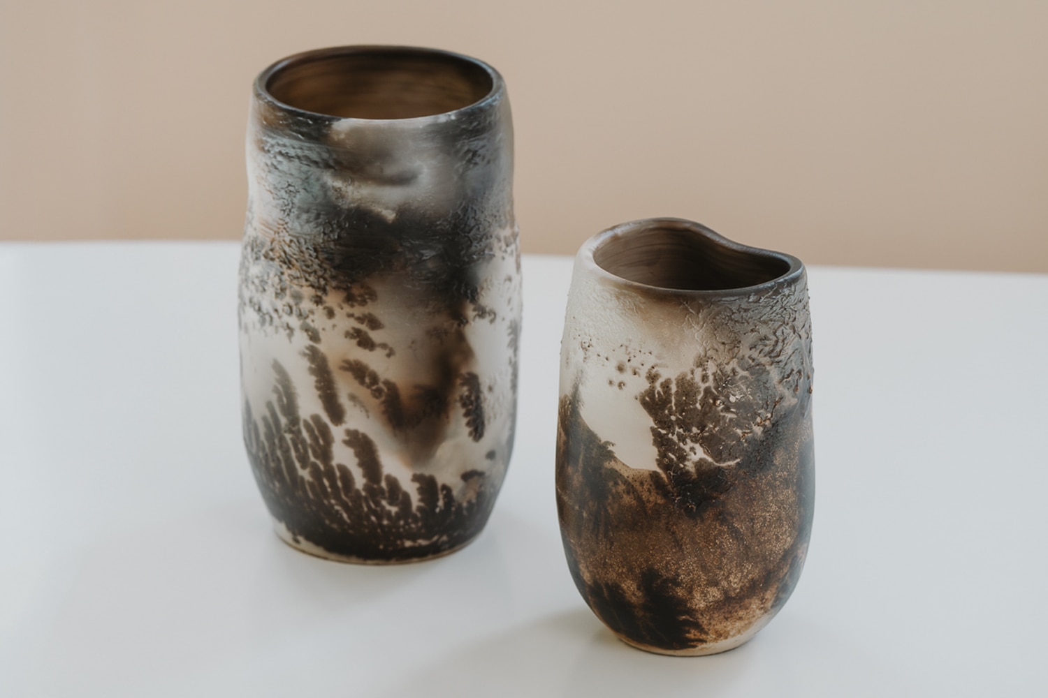 Maggie Jalbert Vases smoky obvara